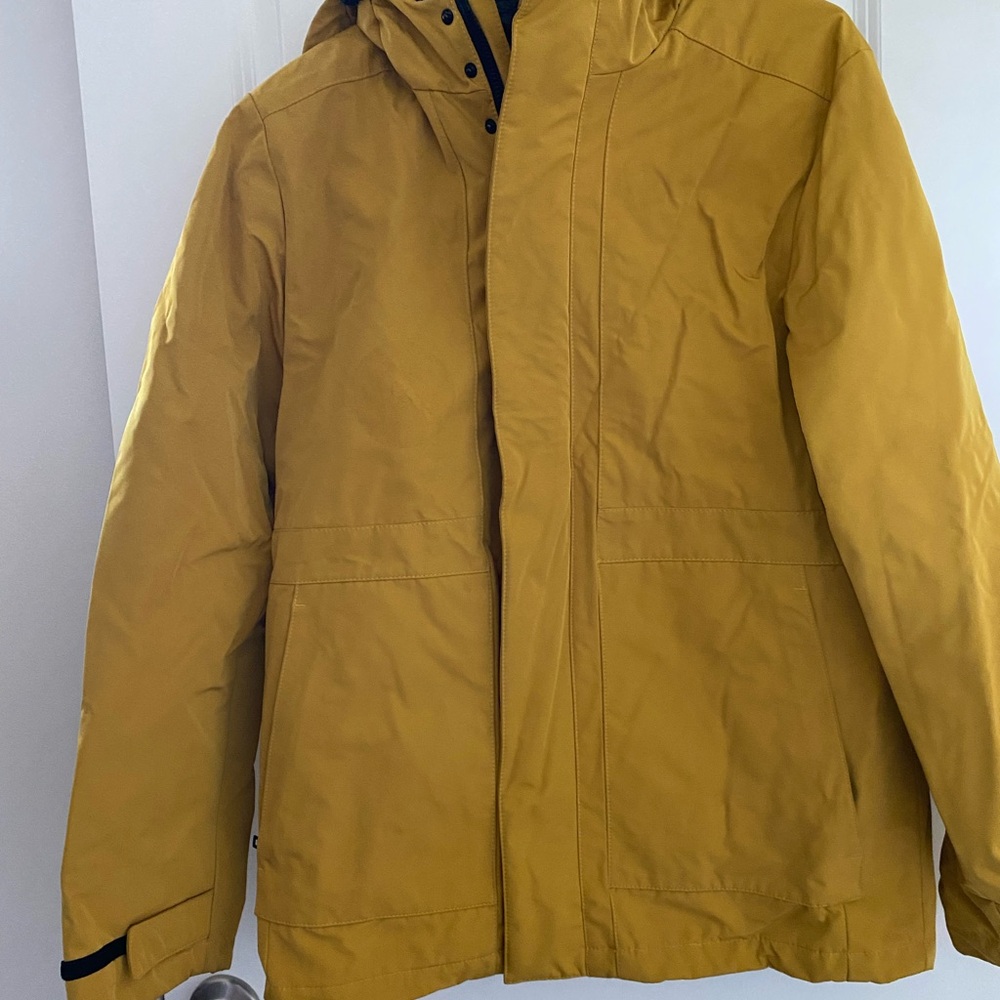 DKNY Yellow Raincoat Weather-Resistant Minimalist Design